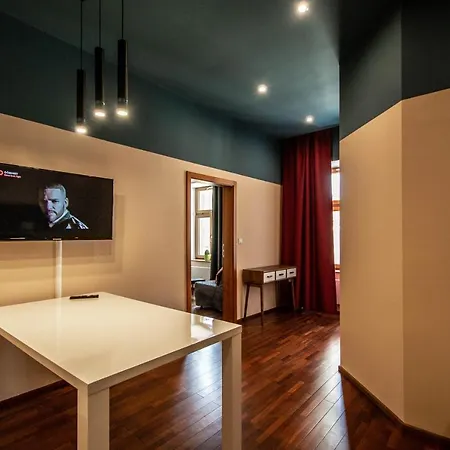 Wooden Design 2bdr Near Eden Garden Appartamento Praga