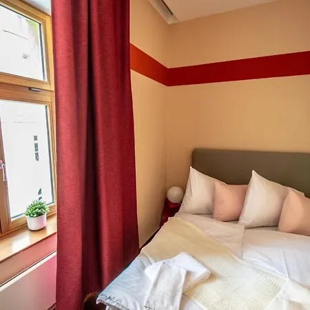 Appartamento Wooden Design 2bdr Near Eden Garden Praga